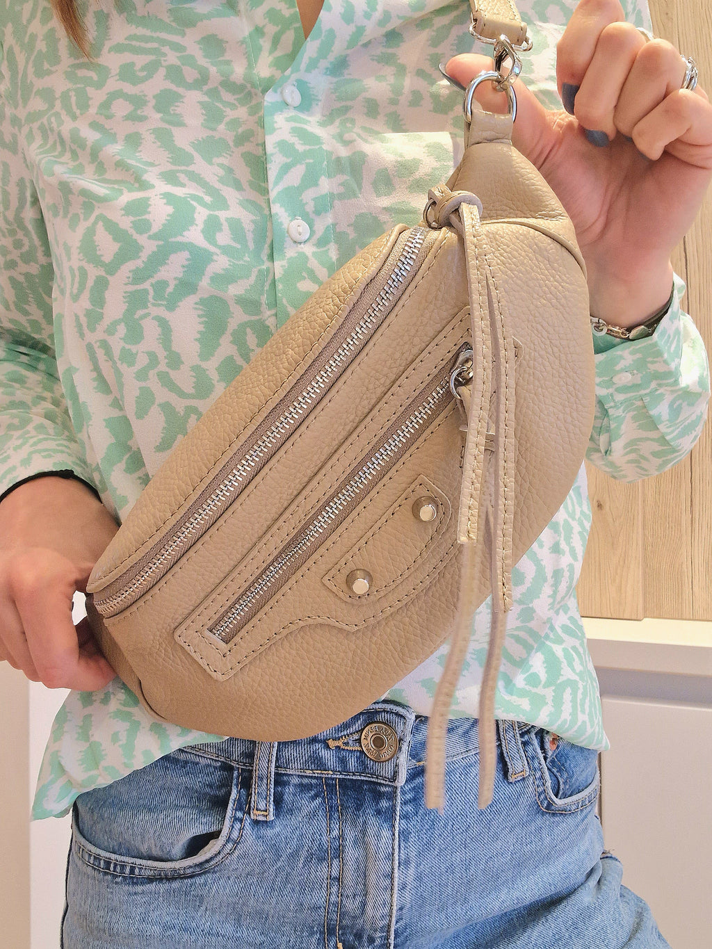 Sac banane Taupe en cuir